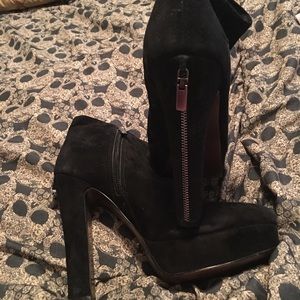 BCBG women’s boots size 8, excellent condition